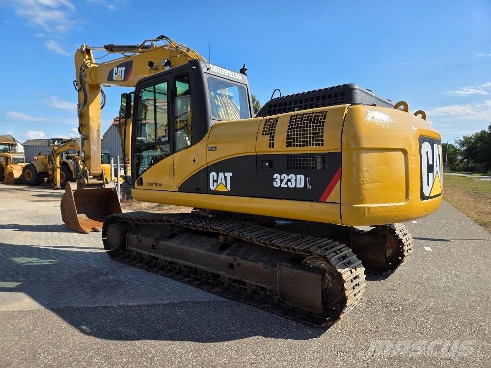 CAT 323DL Gravemaskiner på larvebånd