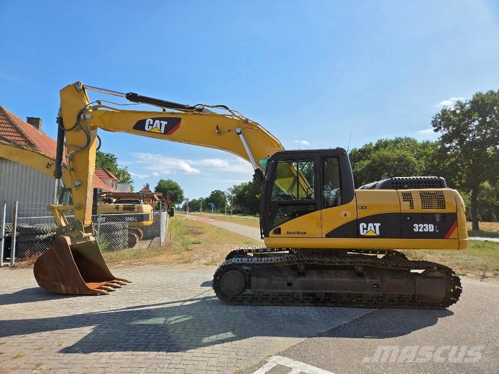CAT 323DL Gravemaskiner på larvebånd