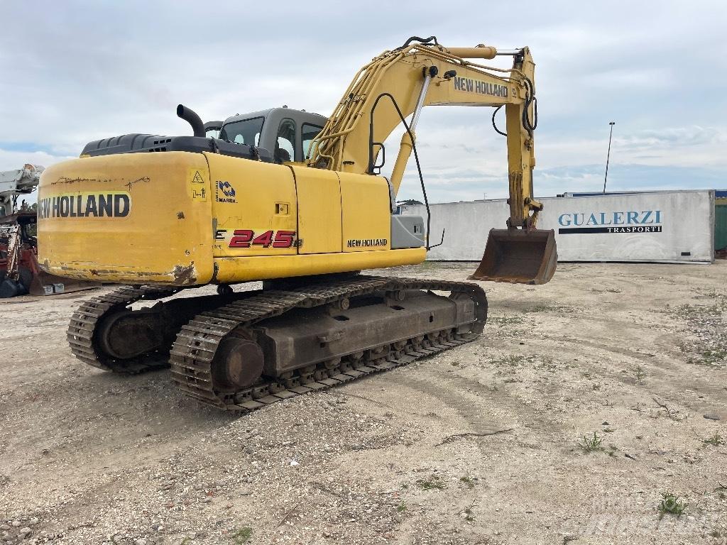 New Holland 245B Gravemaskiner på larvebånd