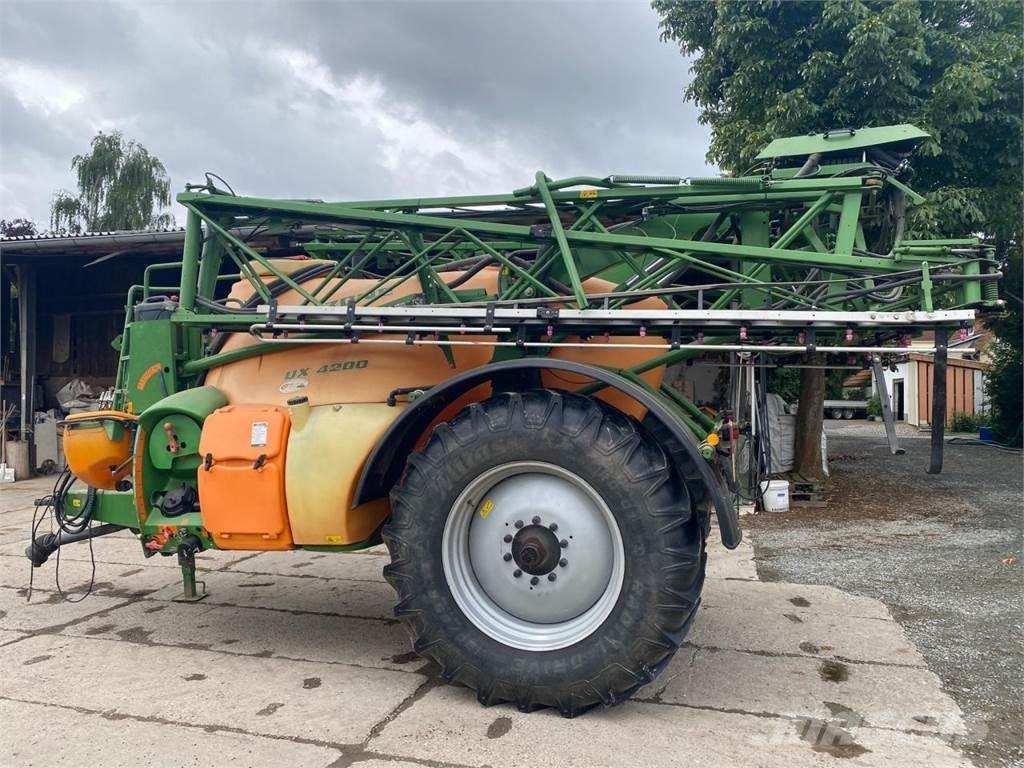 Amazone UX 4200 Trailersprøjter
