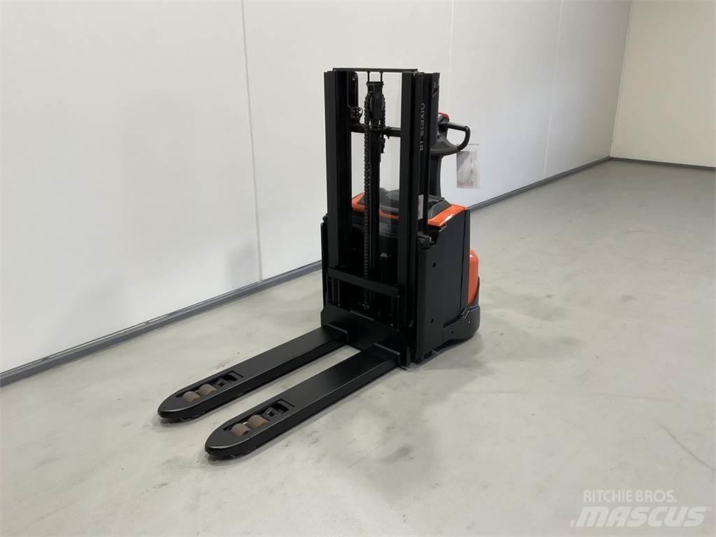 Toyota SWE200D Selvkørende stablere