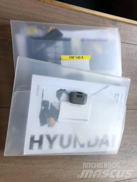 Hyundai HW 140 A Gravemaskiner på hjul