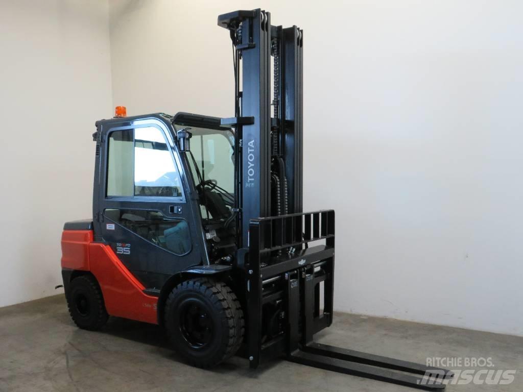Toyota 8 FDJF 35 Diesel gaffeltrucks