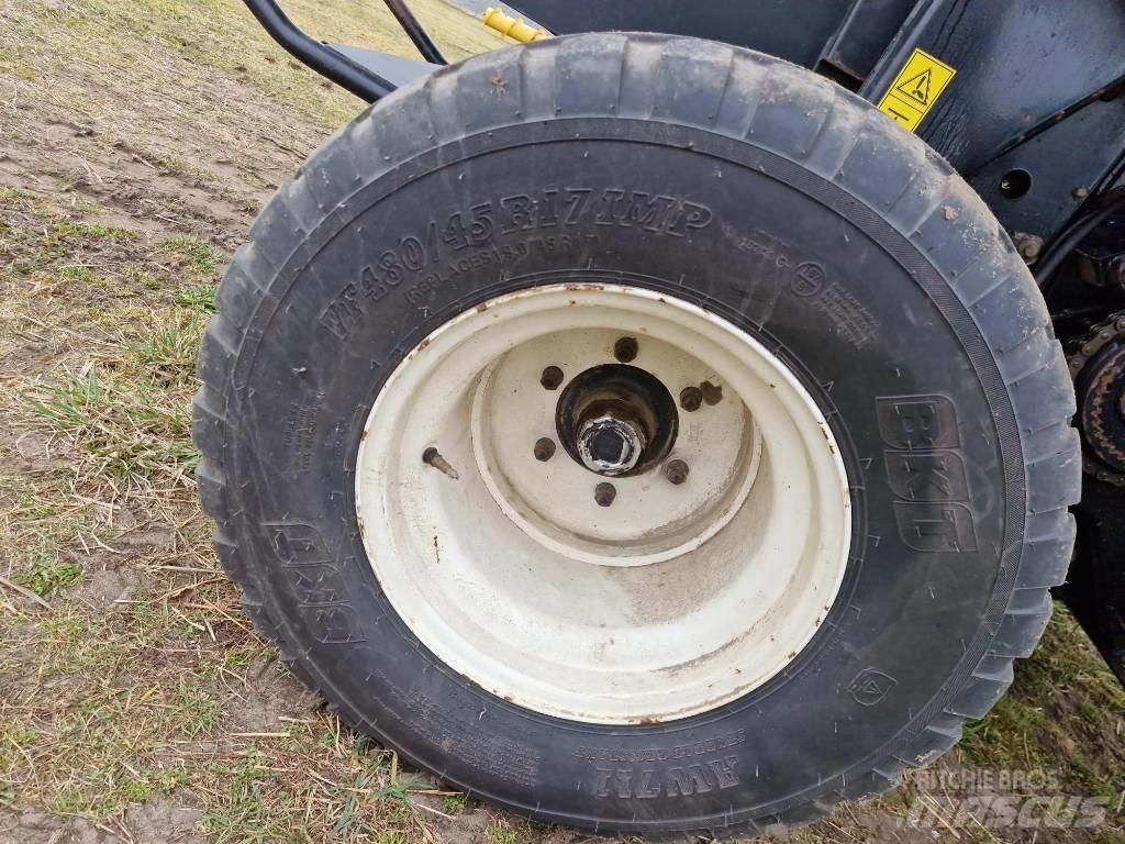New Holland BR 750 Rundballe-pressere