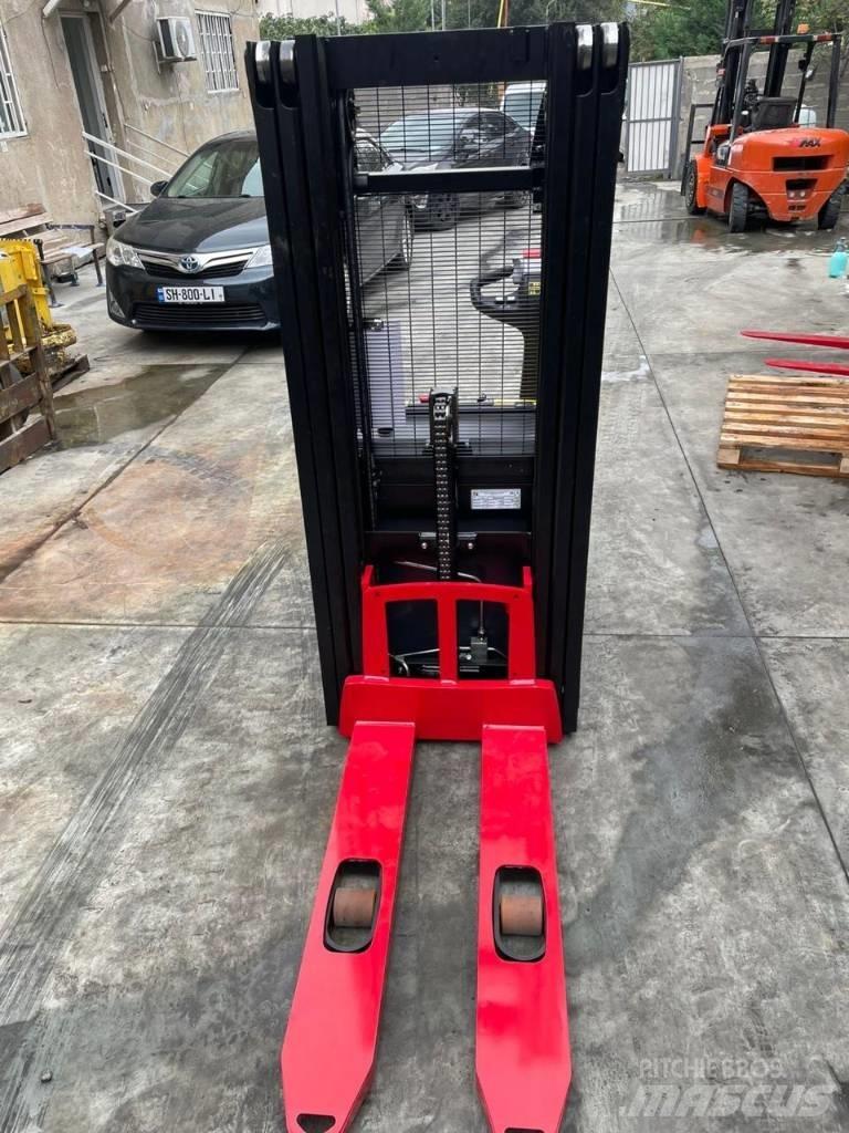 Hyster S 1.2 Gaffelstabler med gående fører