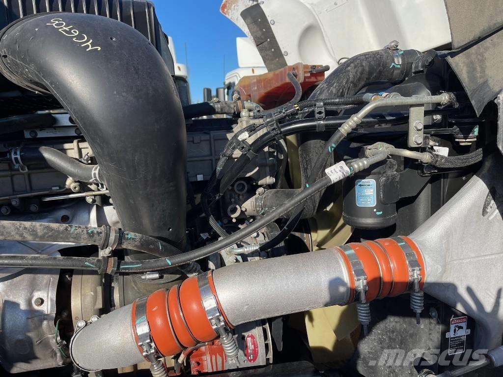 Freightliner 122 SD Trækkere