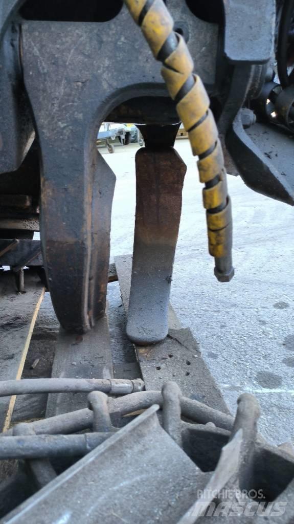 Komatsu 350 Skovningsmaskiner
