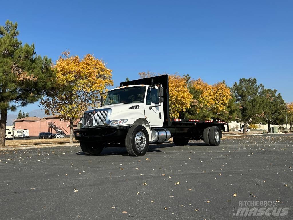 International 4300 Lastbil med lad/Flatbed