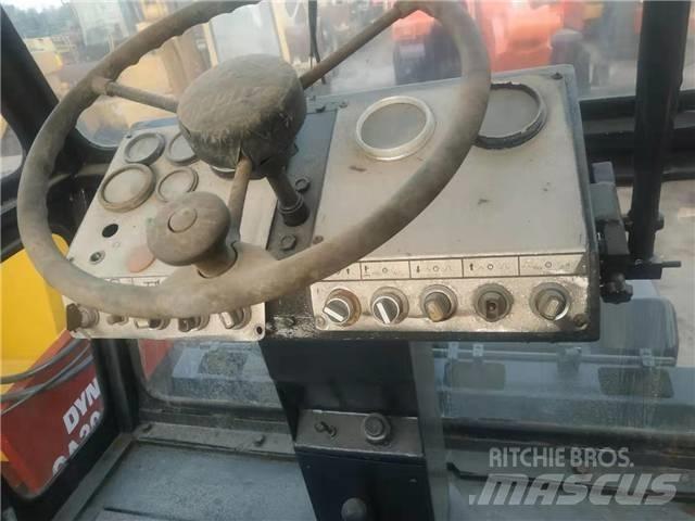Dynapac CC421 Enkelt tromle