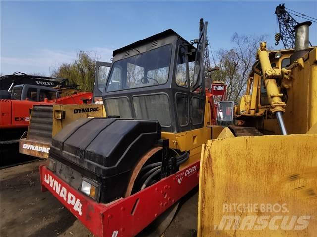 Dynapac CC421 Enkelt tromle