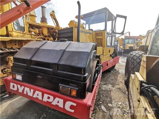 Dynapac CC421 Enkelt tromle
