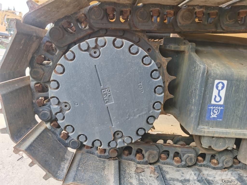 Komatsu PC 220-7 Gravemaskiner på larvebånd