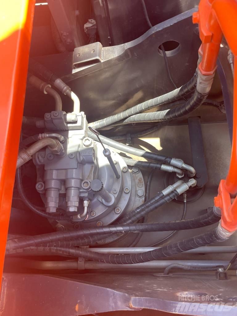 Hitachi ZX 240 Gravemaskiner på larvebånd