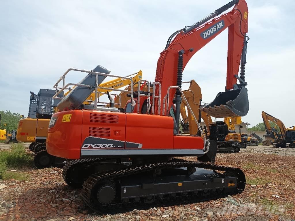 Doosan DX 300 Gravemaskiner på larvebånd