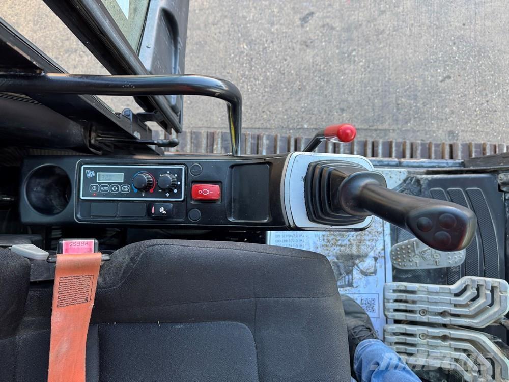 JCB JS130LC Gravemaskiner på larvebånd
