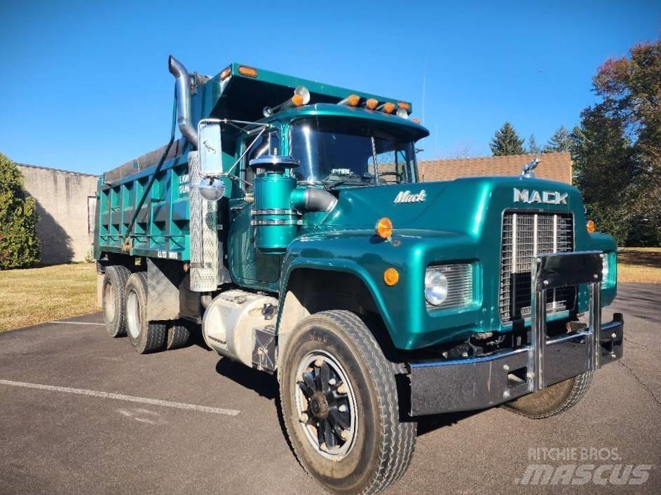 Mack 690S Lastbiler med tip