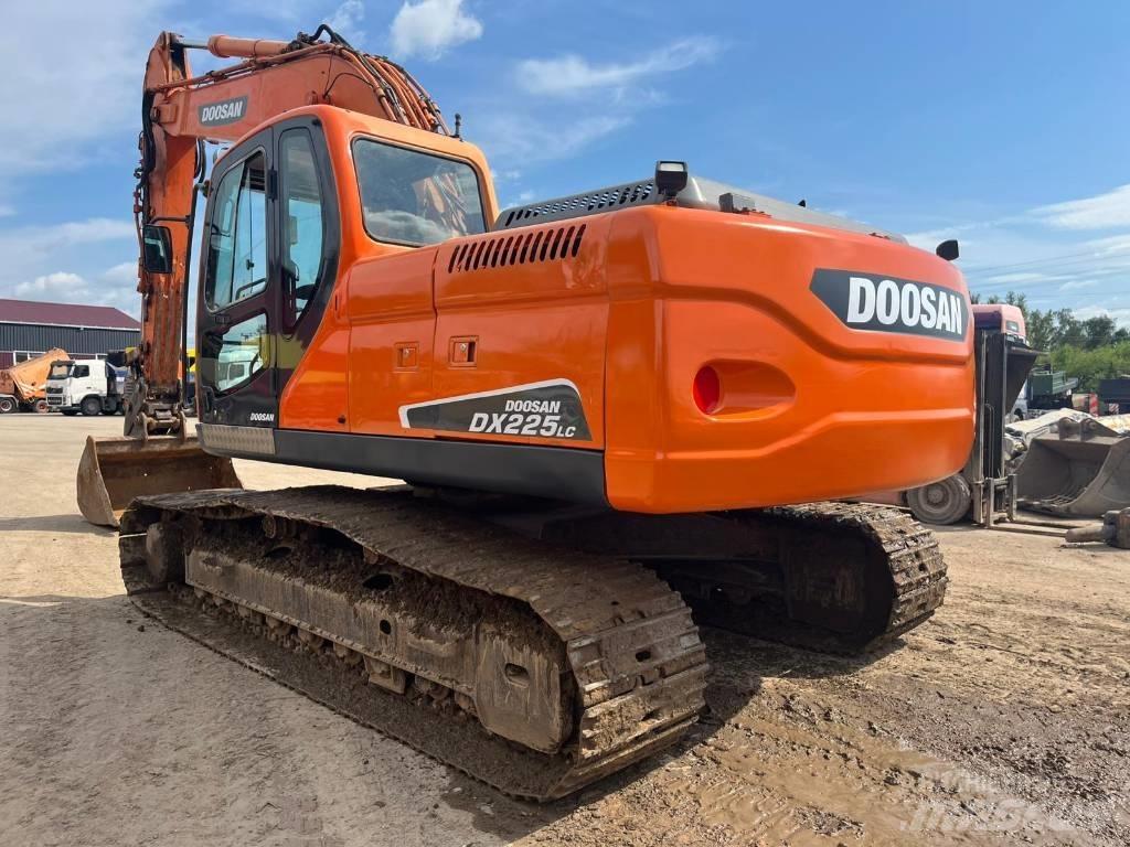 Doosan DX 225 LC Gravemaskiner på larvebånd