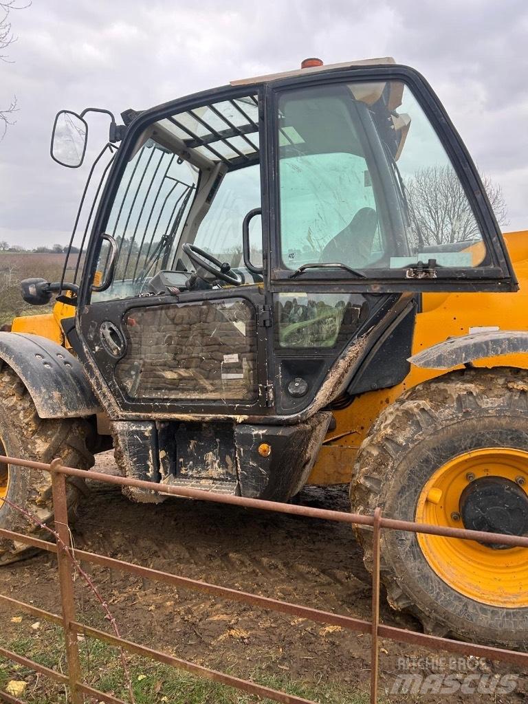 JCB 535-95 Gravemaskiner på larvebånd