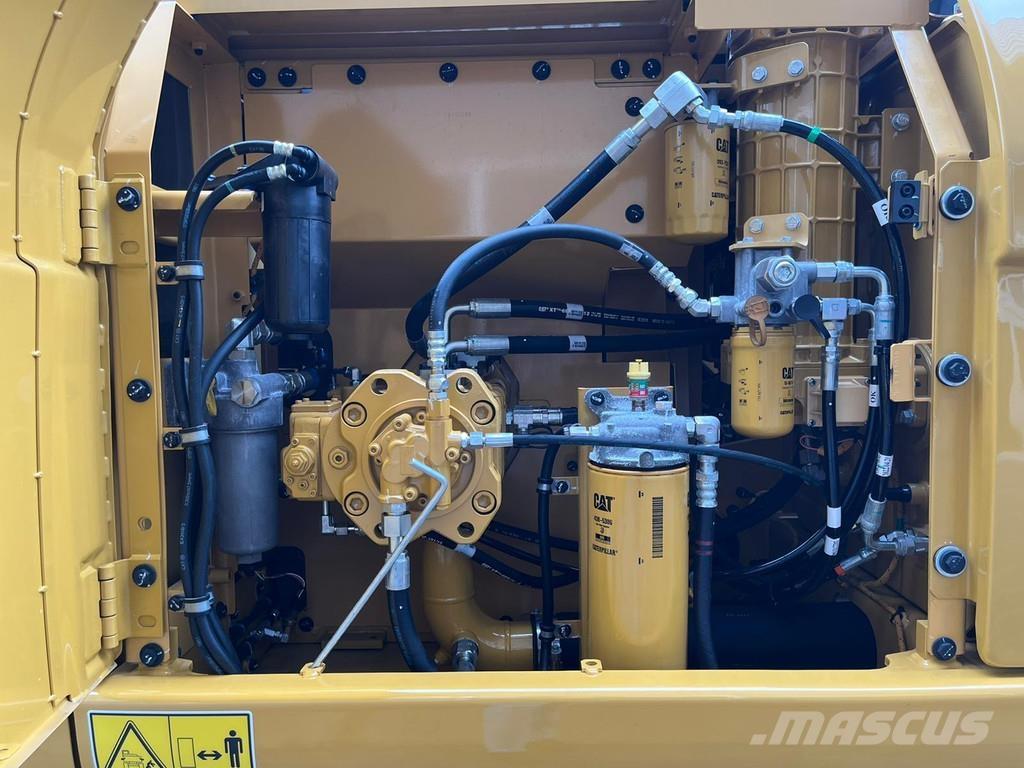 CAT 323D3 Gravemaskiner på larvebånd