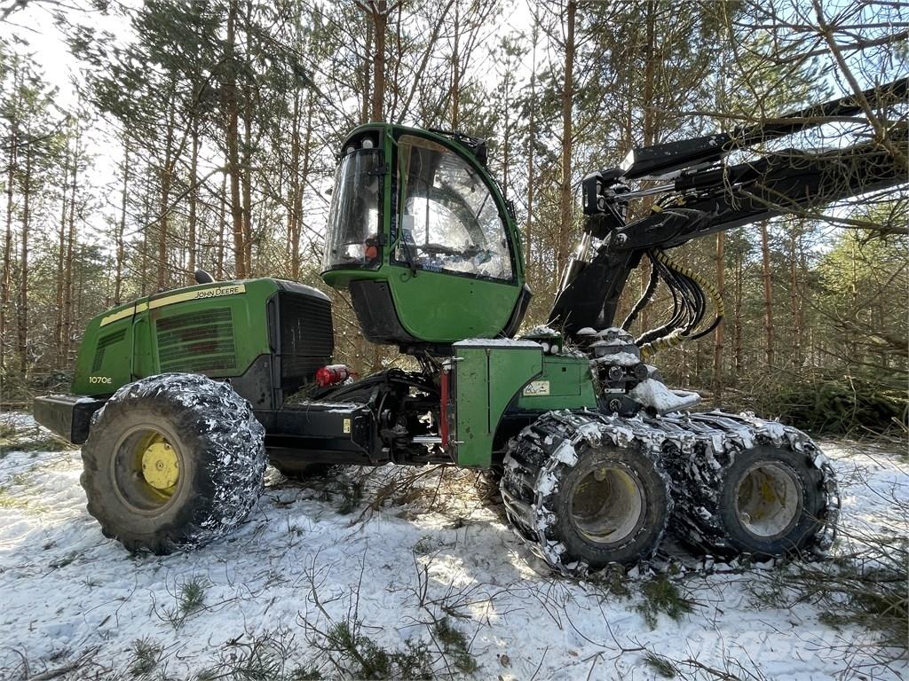 John Deere 1070E Skovningsmaskiner