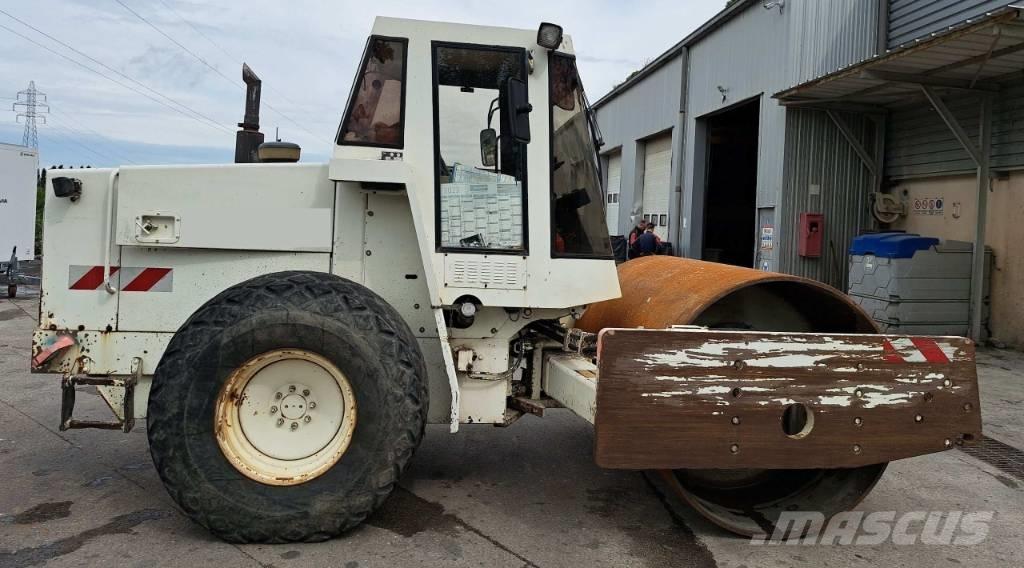 CAT CS583 C Enkelt tromle