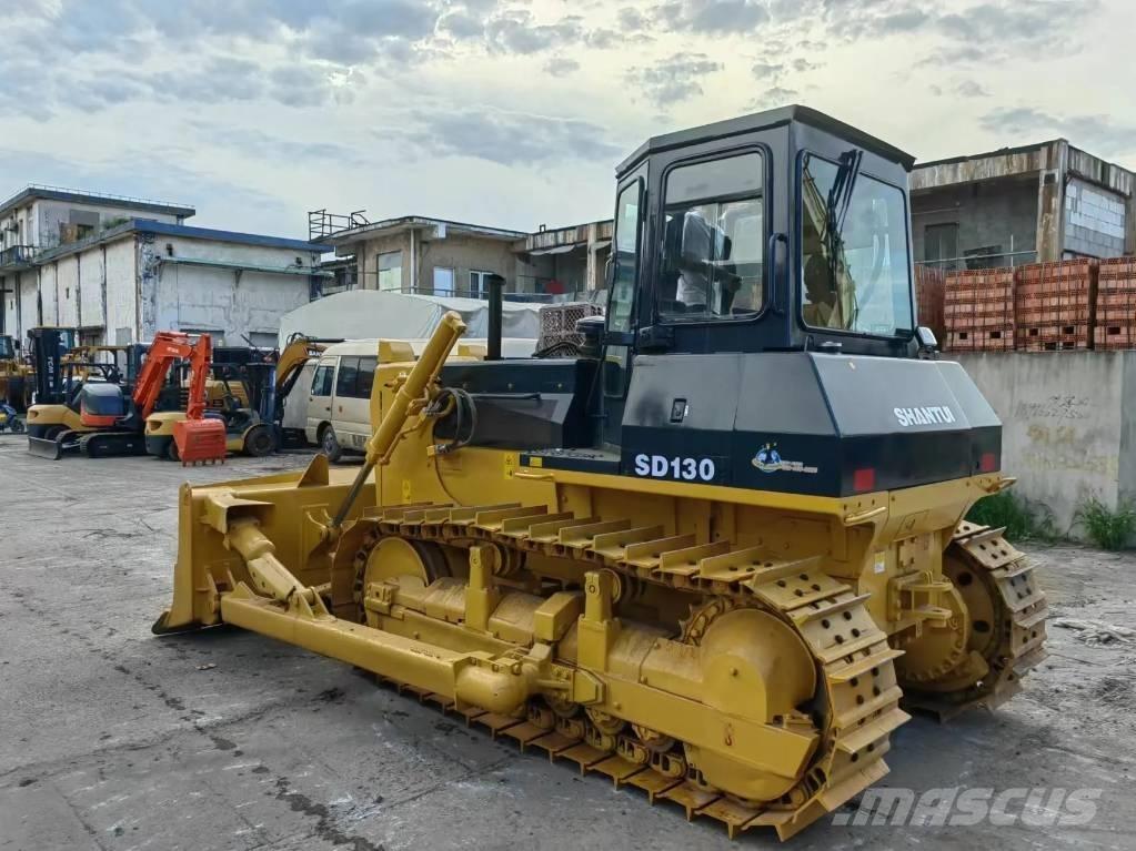 Shantui SD130 Bulldozer på larvebånd