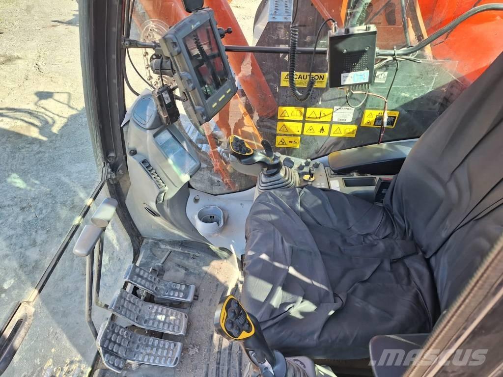 Hitachi ZX225USLC-5 Gravemaskiner på larvebånd
