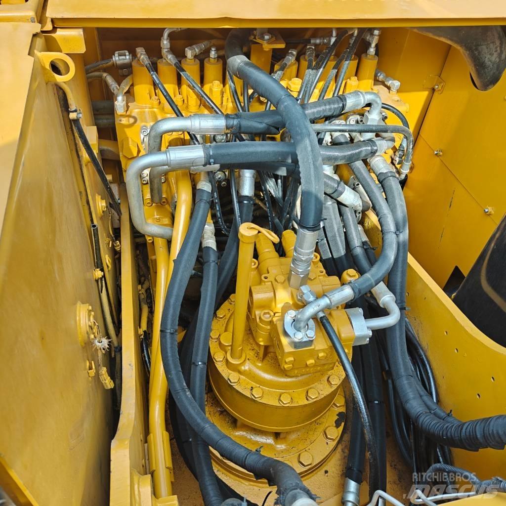 CAT 323 D L Gravemaskiner på larvebånd