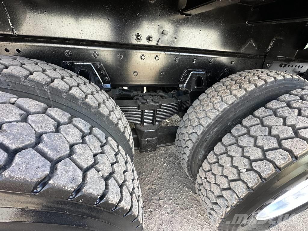 Freightliner 114 SD Slamsuger