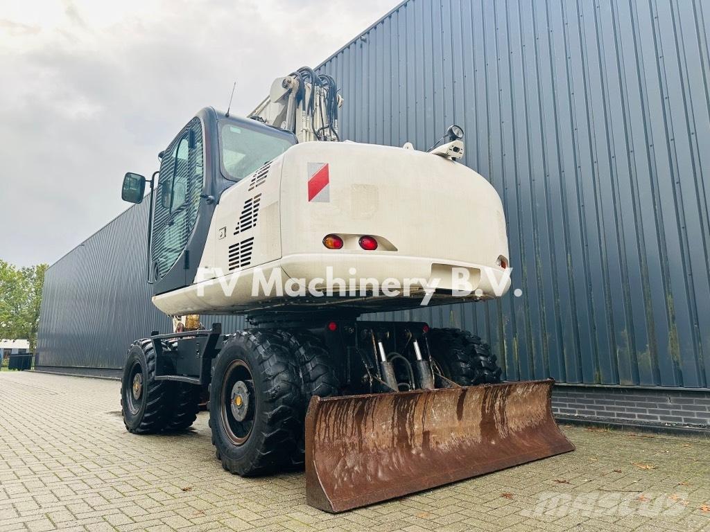 JCB JS 145 W Gravemaskiner på hjul