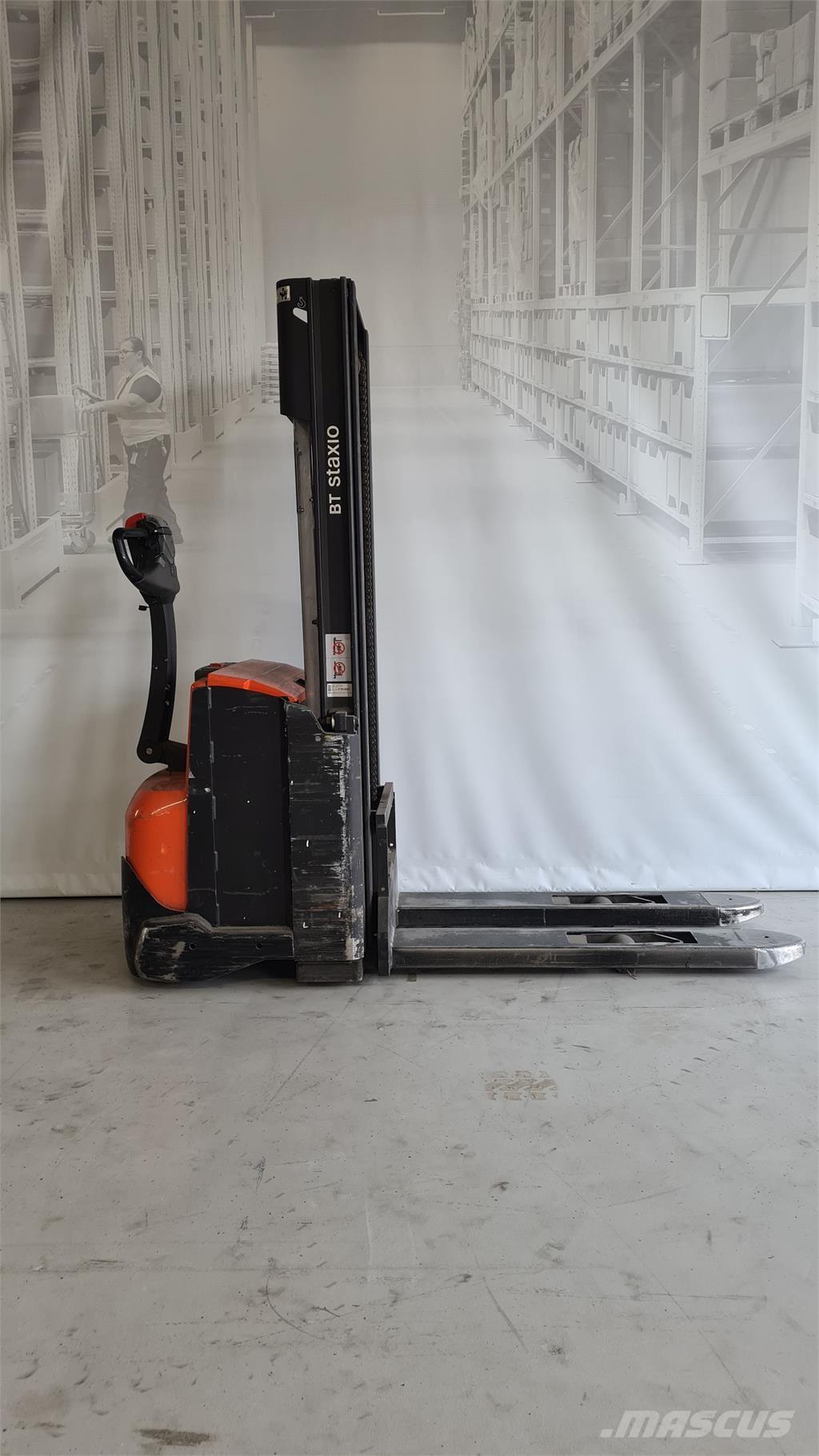 Toyota SWE120 Selvkørende stablere