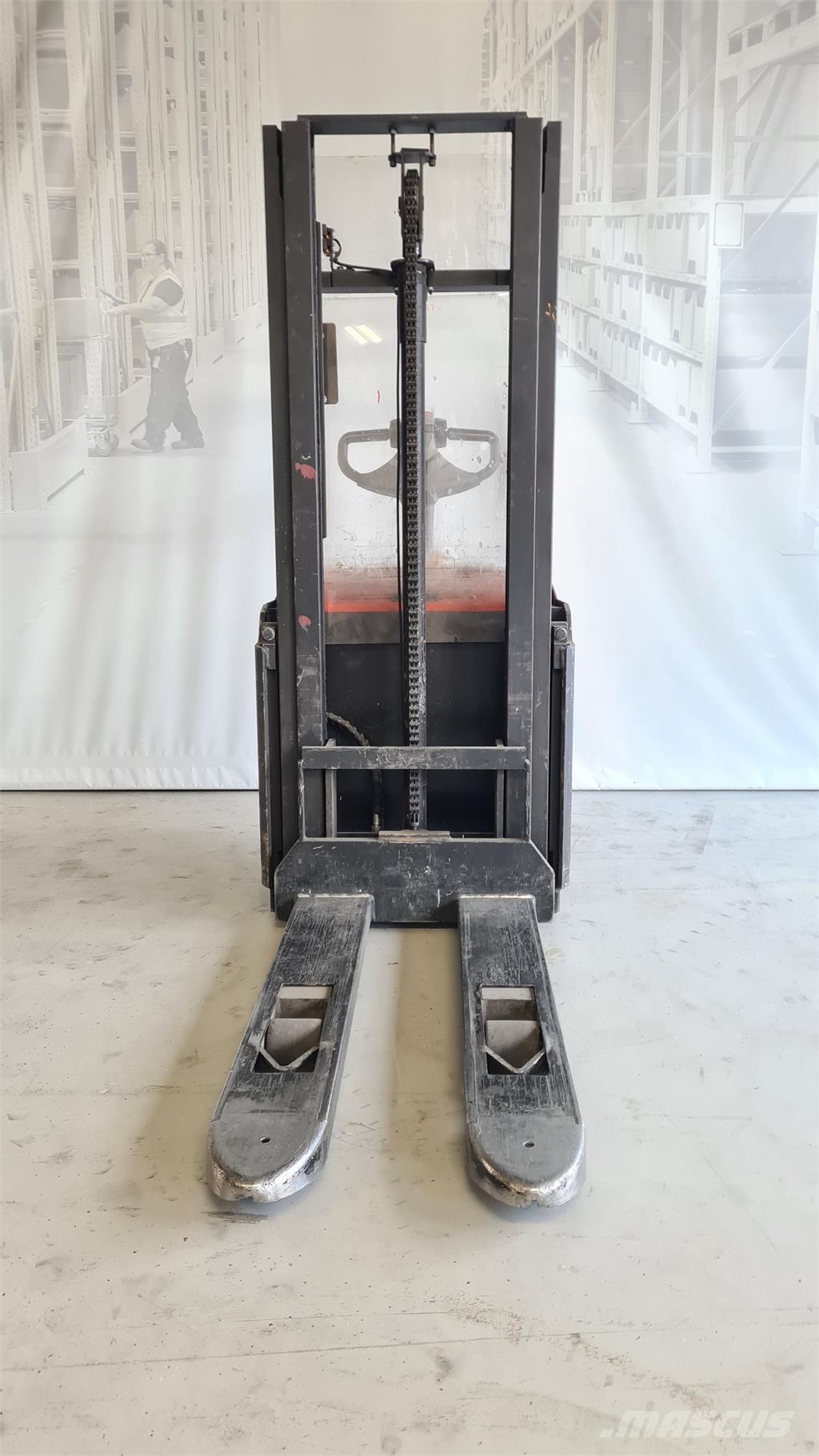 Toyota SWE120 Selvkørende stablere