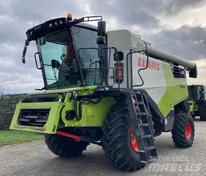 CLAAS TRION 530 Mejetærskere