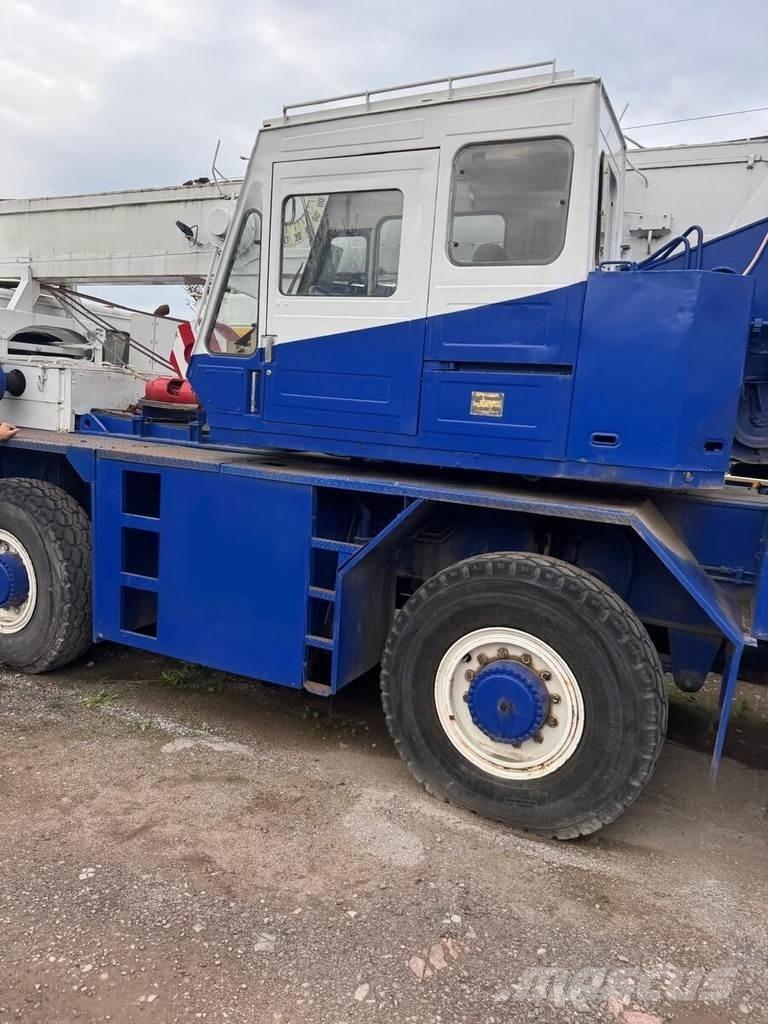 Tadano AR 300E Lastbil med kran