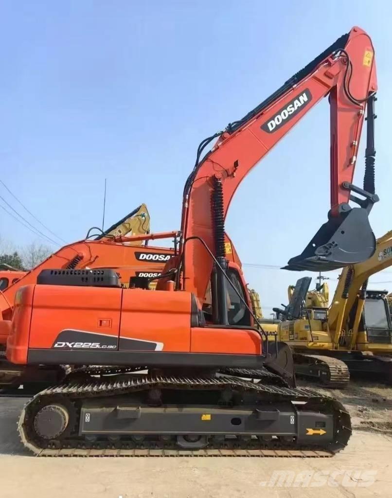 Doosan DX 225 LC Gravemaskiner på larvebånd