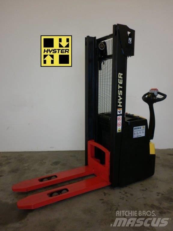 Hyster S1.6 Gaffelstabler med gående fører