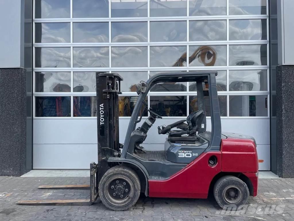 Toyota 02-8DF30 Gaffeltrucks - andre