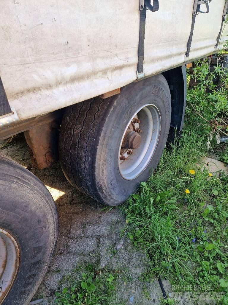 Krone sd Semi-trailer med Gardinsider