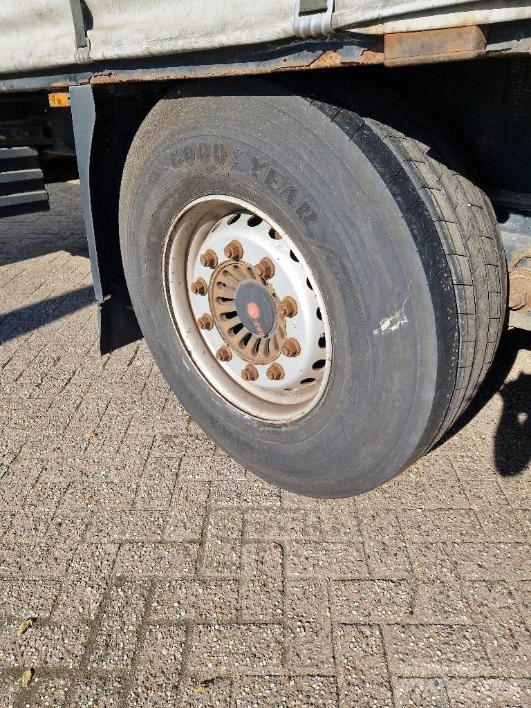Krone sd Semi-trailer med Gardinsider