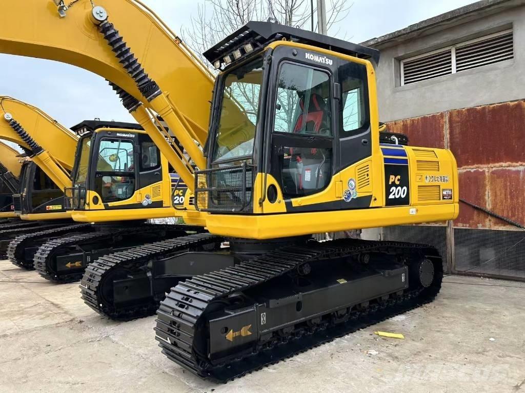Komatsu 200 Gravemaskiner på larvebånd