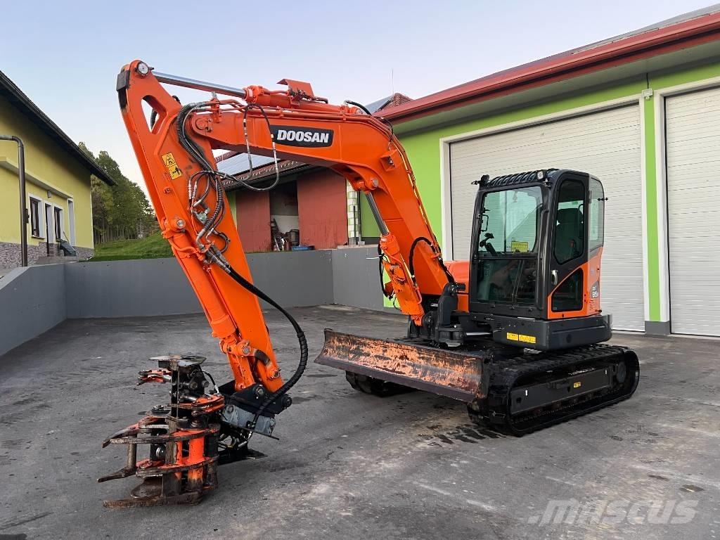 Doosan DX85R-3 Midi-gravemaskiner 7t - 12t