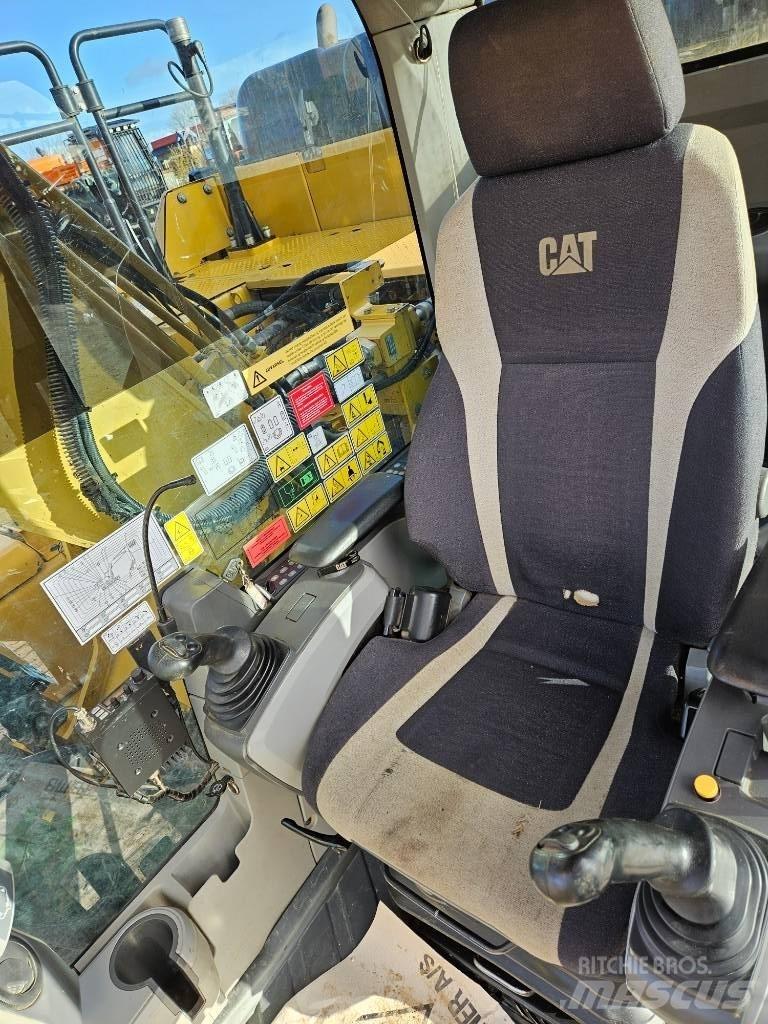 CAT 326 F L Gravemaskiner på larvebånd