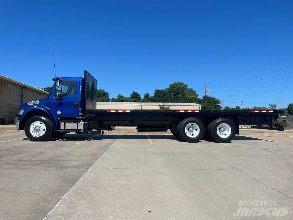 Freightliner M 106 Lastbil med lad/Flatbed