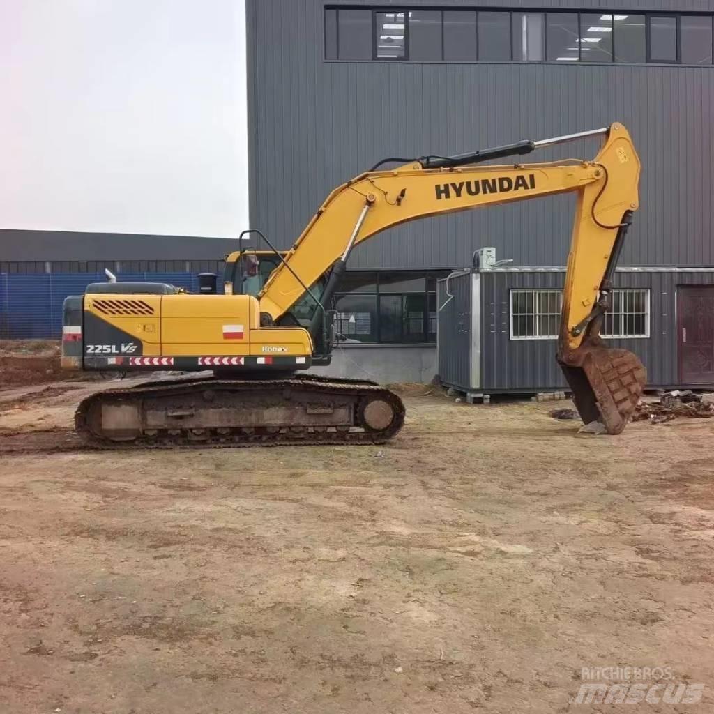 Hyundai R225LVS Gravemaskiner på hjul
