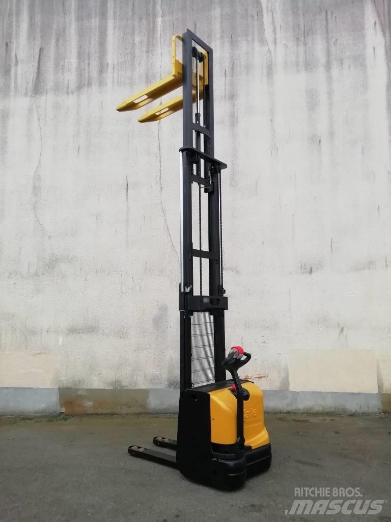 Hyster S1.4 Gaffelstabler med gående fører