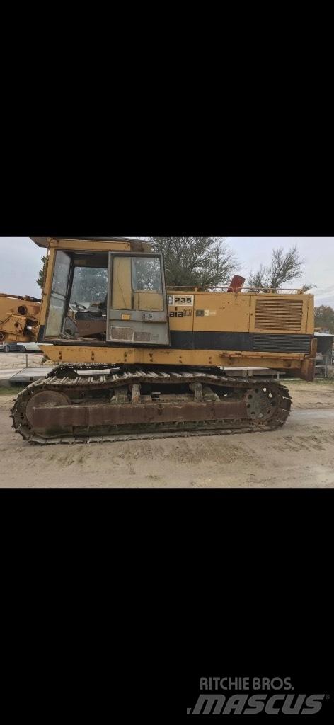 CAT 235 Gravemaskiner på larvebånd