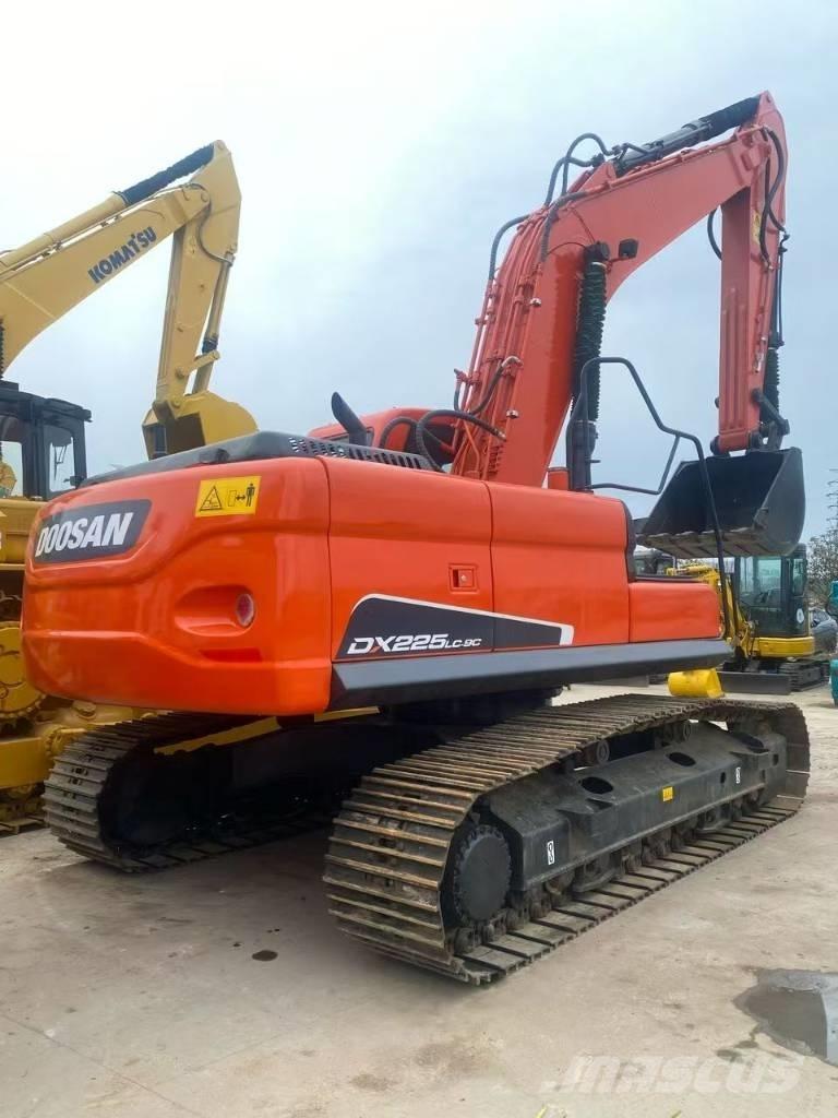 Doosan DX 225 LC Gravemaskiner på larvebånd