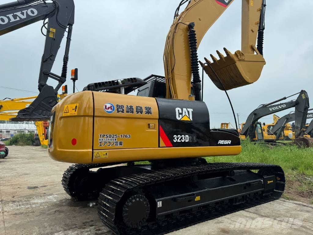 CAT 323D2 Gravemaskiner på larvebånd