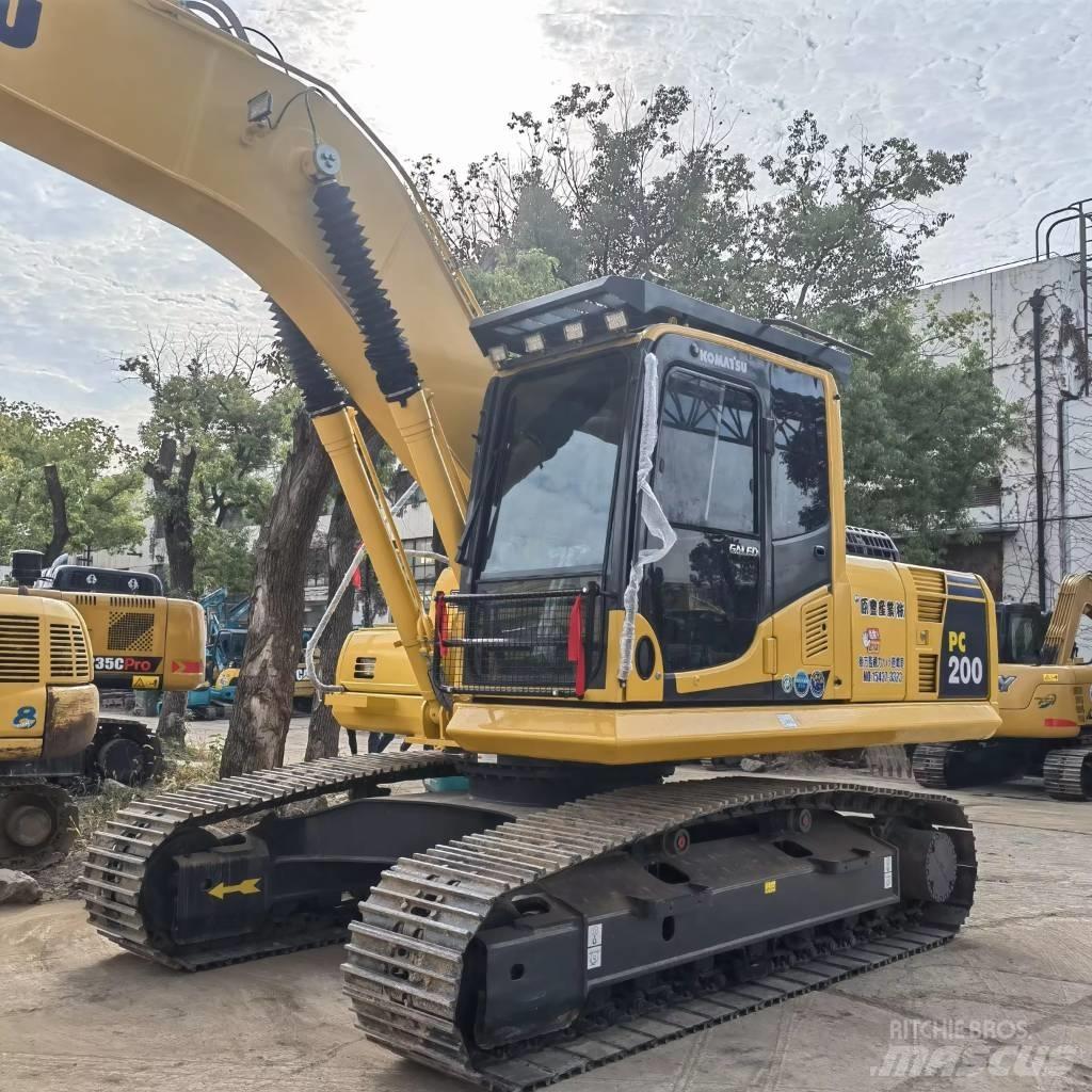 Komatsu PC 200 Gravemaskiner på larvebånd
