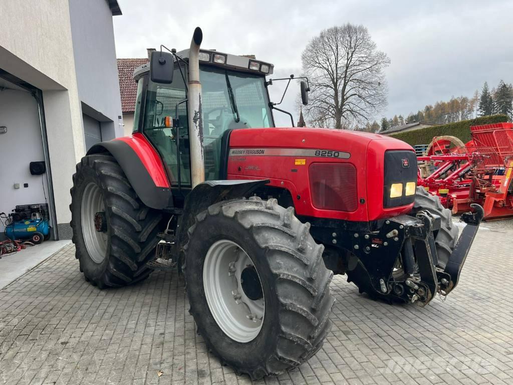 Massey Ferguson 8250 Traktorer